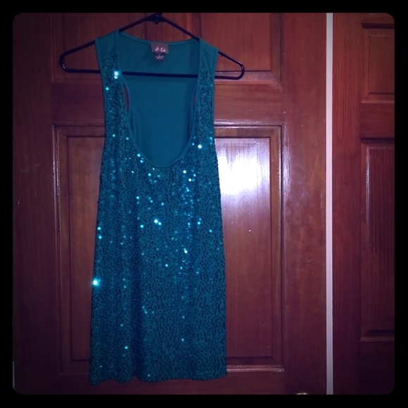Green sequines sleeveless top - Picture 1 of 5